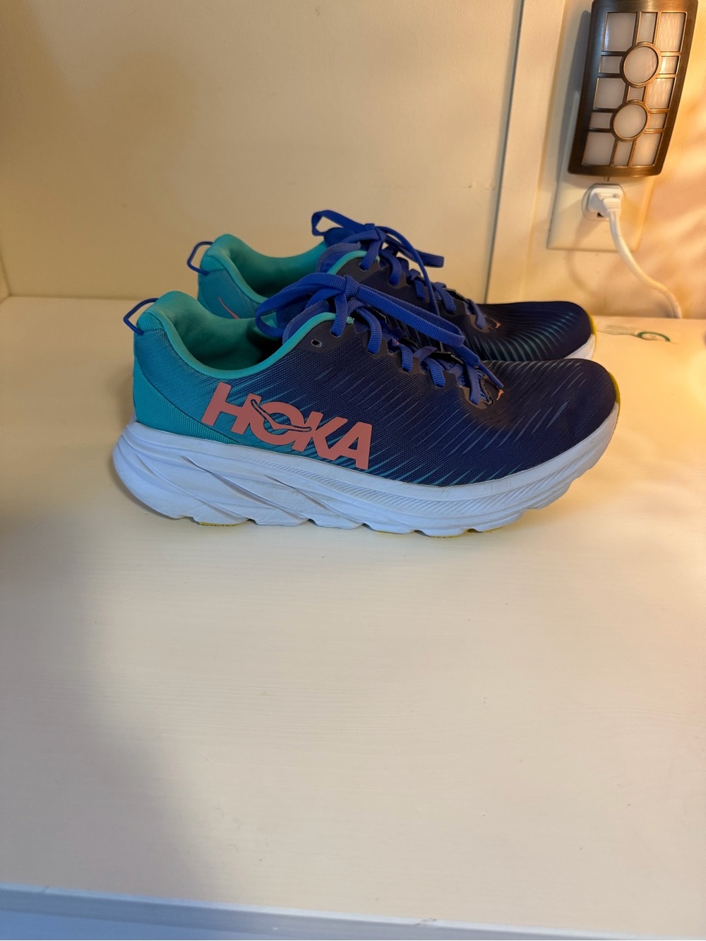 Womens hoka rincon 3 size 8.5